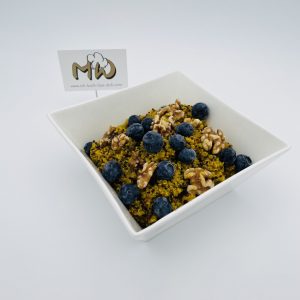 Quinoa Curry mit Blaubeere und Walnuss