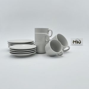 Teller, Tassen und Geschirr