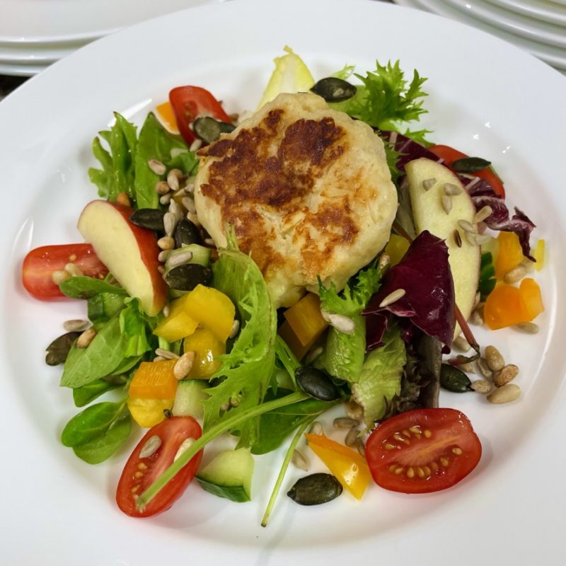 Salat mit Kaspressknödl